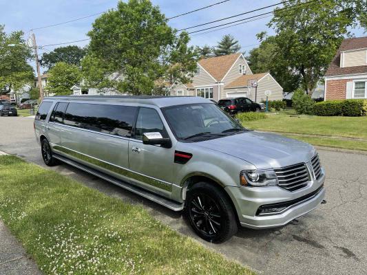 Rent Lincoln Navigator Silver Limo in NJ and NY through Limo-Service-NY